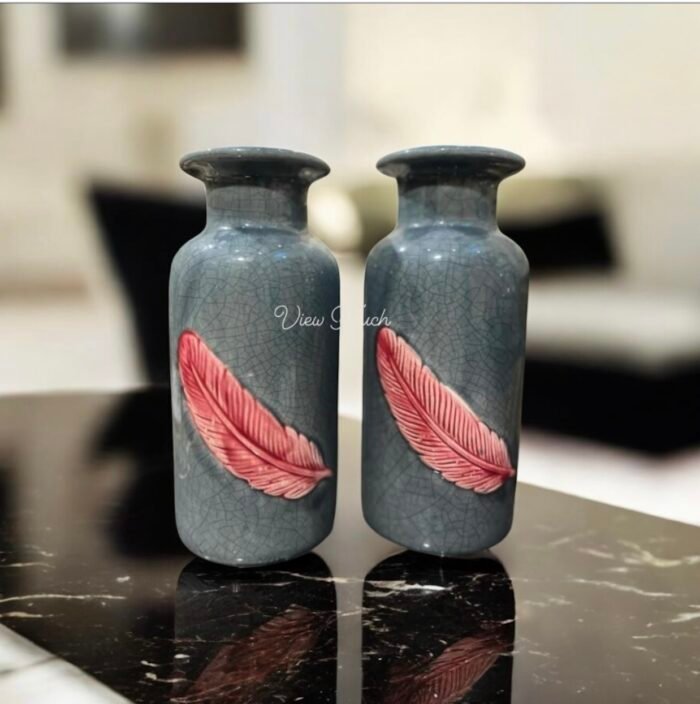 Elegant Feather Design Ceramic Vase - Image 1