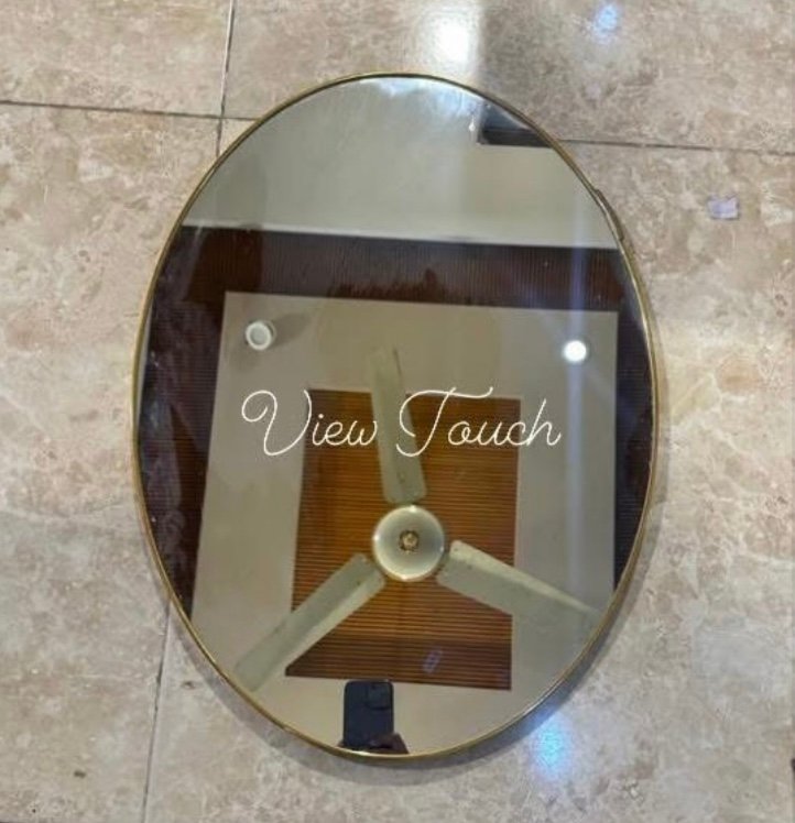 Screenshot Elegant Oval Wall Mirror with Golden Frame - Image 1